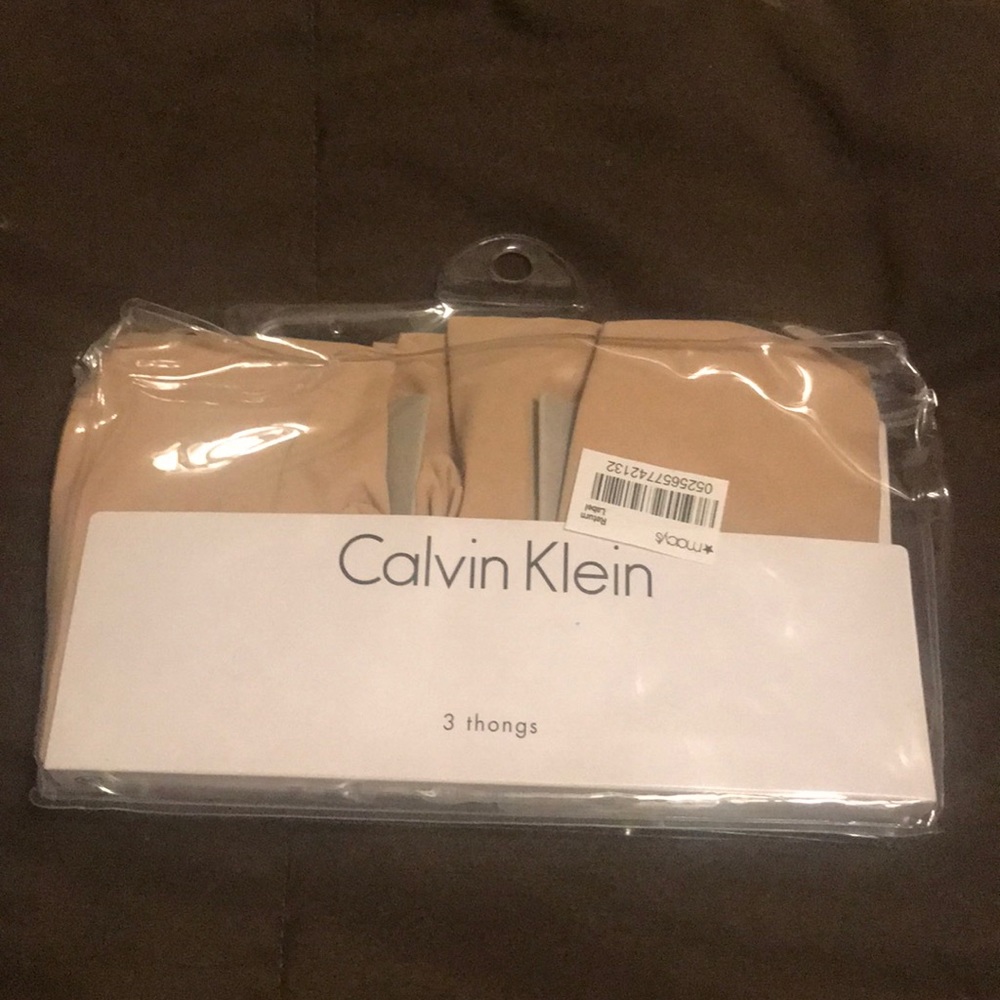 NWT Calvin Klein 3 pack Seamless Thongs $33 Nude
